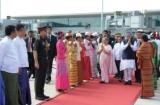 Dr Manmohan Singh and his wife on their departure from Nay Pyi Taw International Airport to Yangon (photo courtesy PIB)