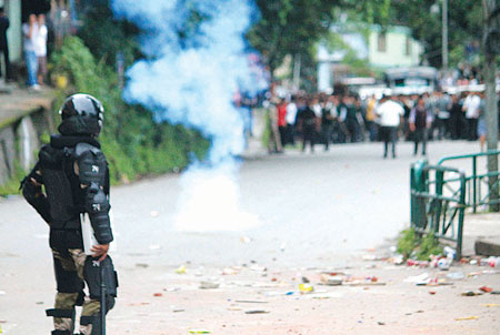 Sikkim armed police, IRBn use teargas to control students of Sikkim Govt College and aggressive people at Tadong Gangtok East Sikkim