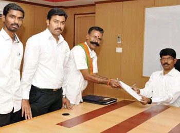 Dr. K. Padmarajan filing his nomination papers